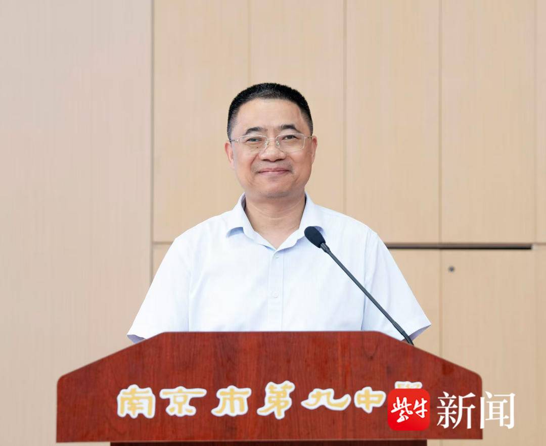 南京是一座, 驱孙中山先, 同学们在感